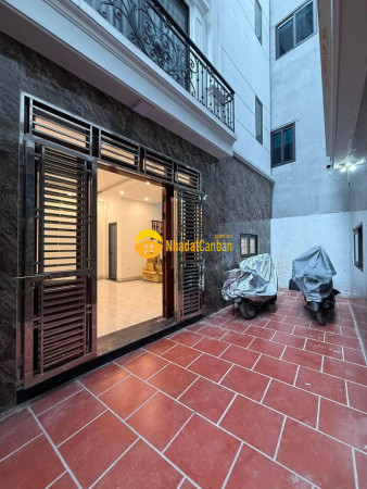 Nhà đẹp 37m x 5 tầng phố trạm, ngõ nông, cách 10m ra ngõ ô tô tránh, 2 mặt thoáng.