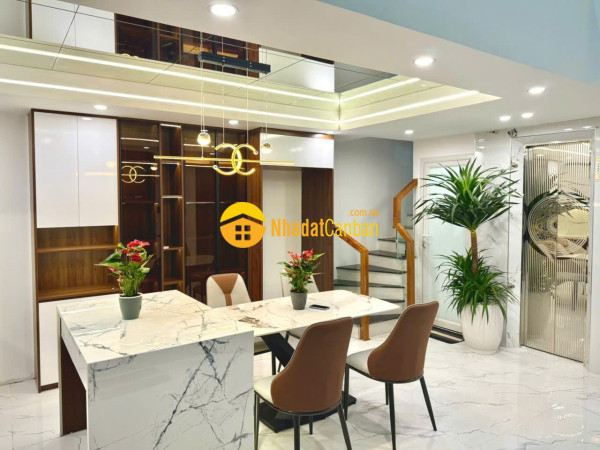 Em đang có căn nhà trường chinh ngã tư sở 4pn, 6 tầng thang máy xây mới giá 12.x tỷ