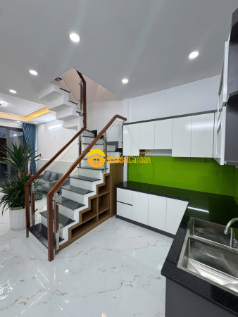 Tỉnh loojj 10 giáp quận 6 nhà mới 3 tầng 3pn giá chỉ 4... tỷ.