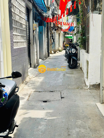 Gần phan xích long nhà mới keng 3pn sát mặt tiền chỉ hơn 30m² hơn 5ty tl